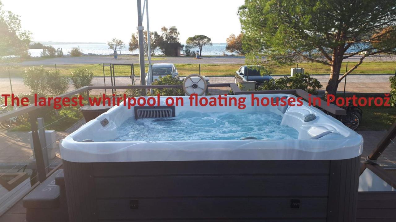 Floating House Sea Queen Portoroz Exterior photo
